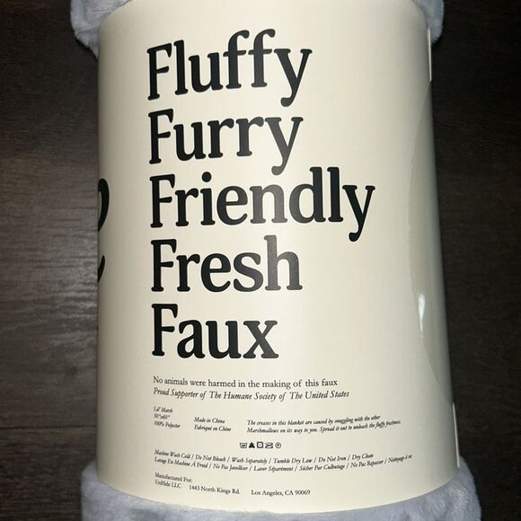 UnHide - Lil’ Marsh Blanket - $129 - 50' X 60' - Silver - Rare - Brand New! - Picture 4 of 4